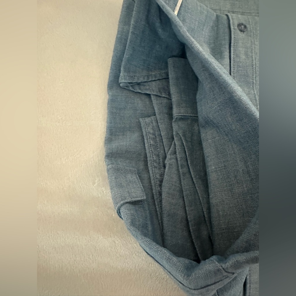 UNTUCKit Chambray Miranda Shirt. NWT 6 - Picture 3 of 8
